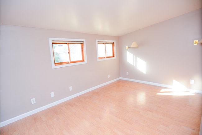 Building Photo - Beautiful Victorian Home Near Downtown Laf...