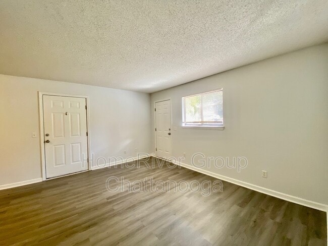 Building Photo - 305 Valley View Ave