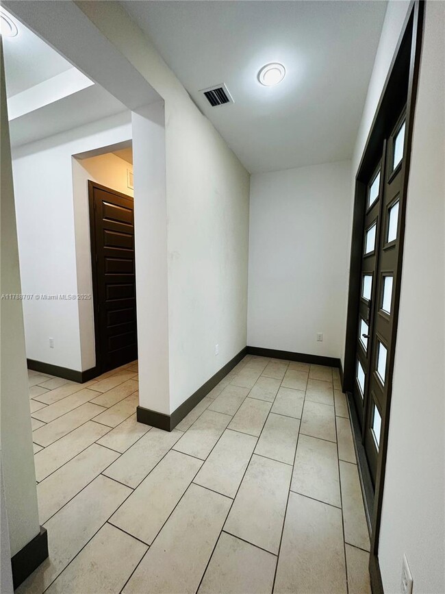 Building Photo - 15957 SW 136 Way