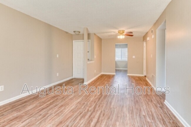 Building Photo - 2822 Thomas Ln