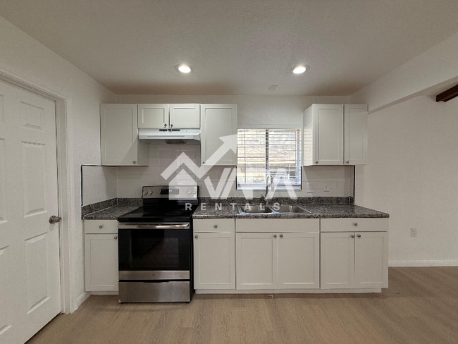 Building Photo - 12407 Statehouse St