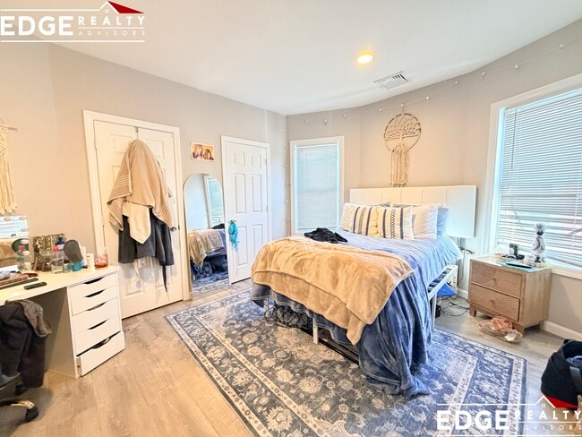 Building Photo - 19 Long Ave