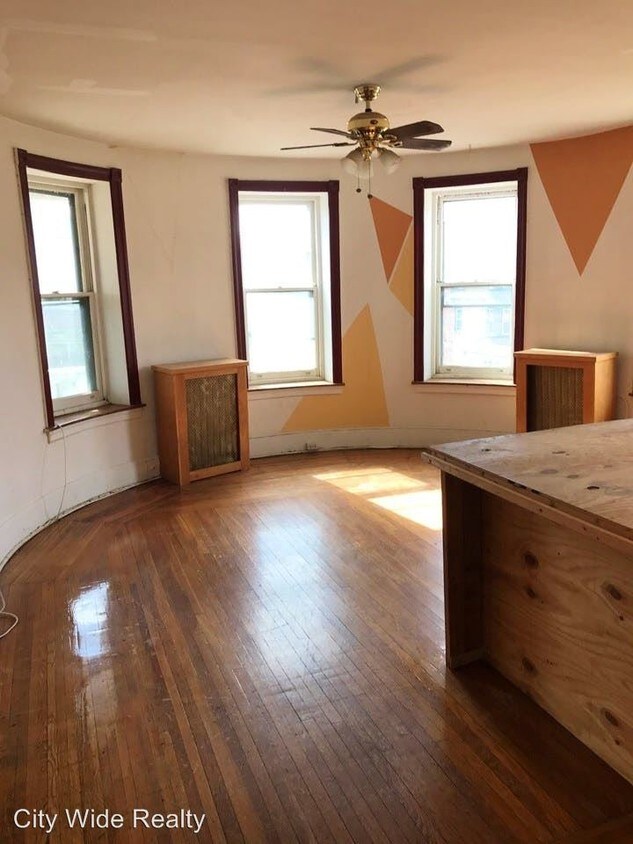 Building Photo - 901 S 48th St
