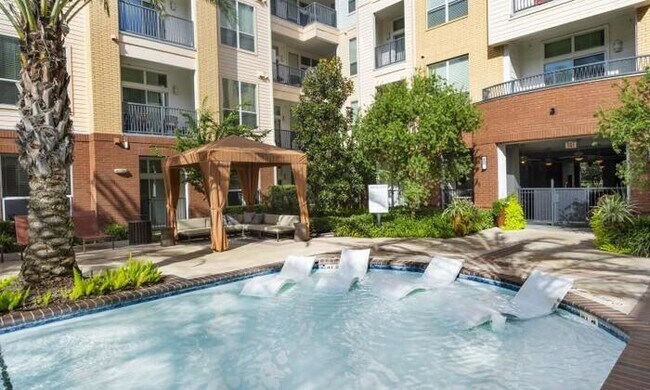 Foto del edificio - 611 N Dairy Ashford Rd