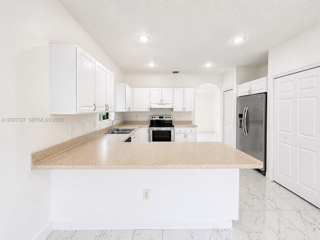 Foto del edificio - 841 SW 6th St