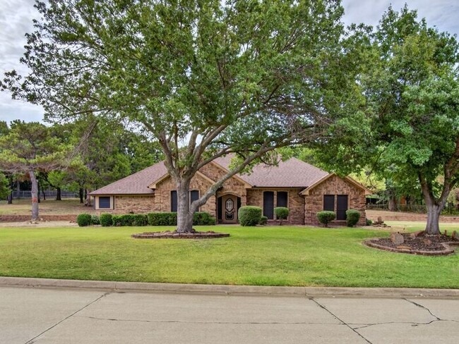 Building Photo - 1013 Alamo Dr