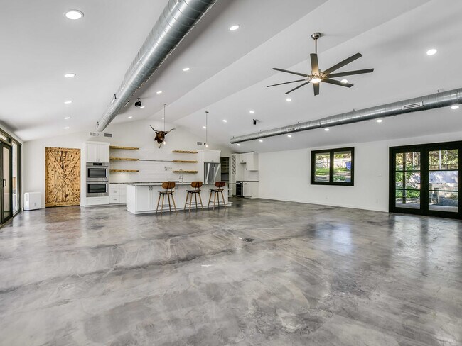 Foto del edificio - 6203 Hudson Bend Rd