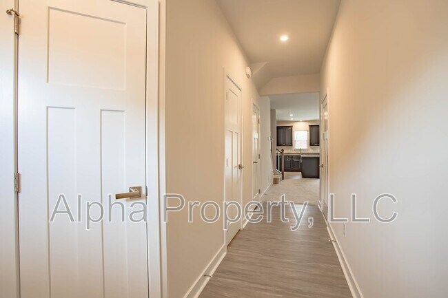 Building Photo - 219 Clearwood Dr