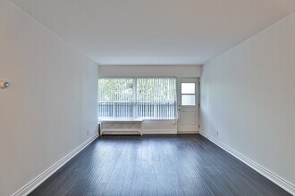 Building Photo - 494 Avenue Rd