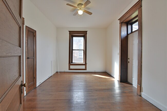 Foto del edificio - 209 W Fifth Ave