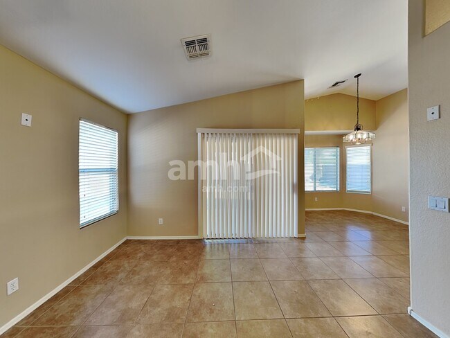 Foto del edificio - 15303 N 162nd Ln