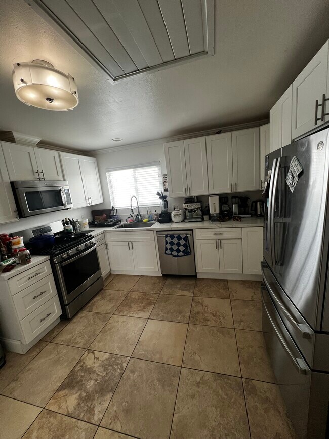 Foto del edificio - 1042 Garland Dr