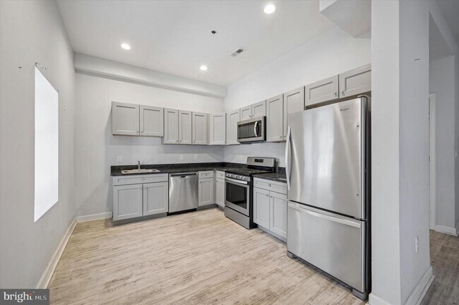 Foto del edificio - 980 N Marshall St