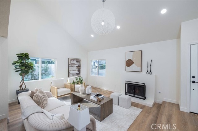 Building Photo - 921 Dahlia Ave