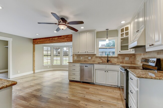Building Photo - 2602 Turtle Creek Dr