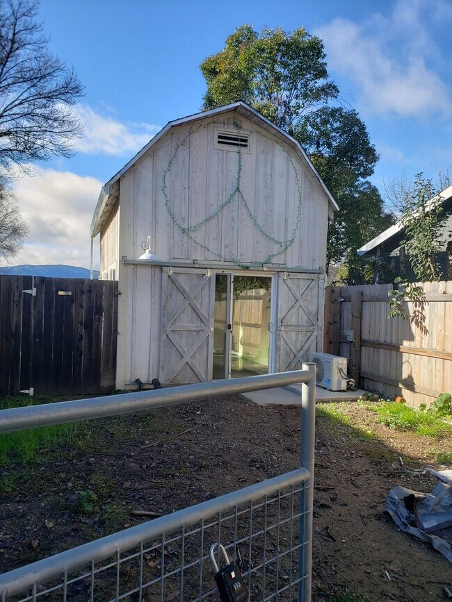 Building Photo - Studio in Upper Lake