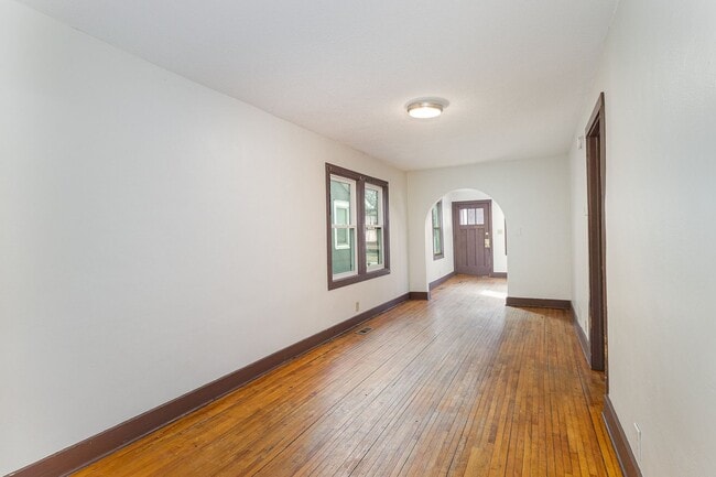 Building Photo - 447 Banfil St