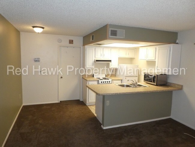 Building Photo - 461 W Holmes Ave