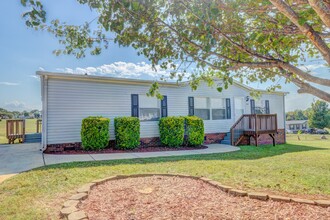 Building Photo - 3569 Oakdale Dr