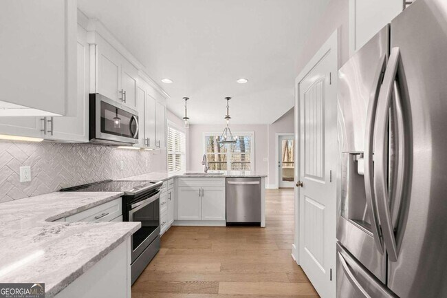 Building Photo - 5685 Mercedes Dr