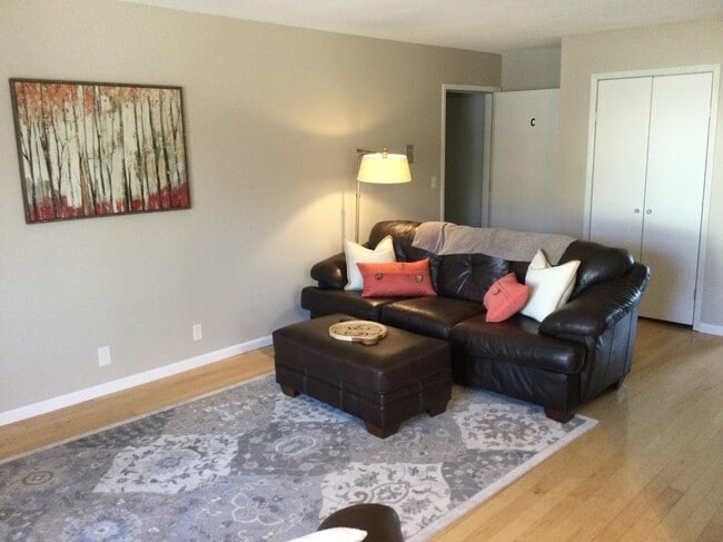 Building Photo - 1420 Sierra Dr NE Building Photo - 1420 Sierra Dr NE