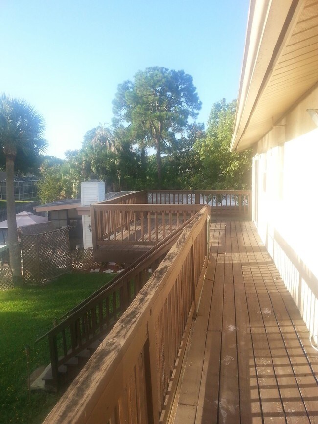 Foto del edificio - 240 W Canal Dr