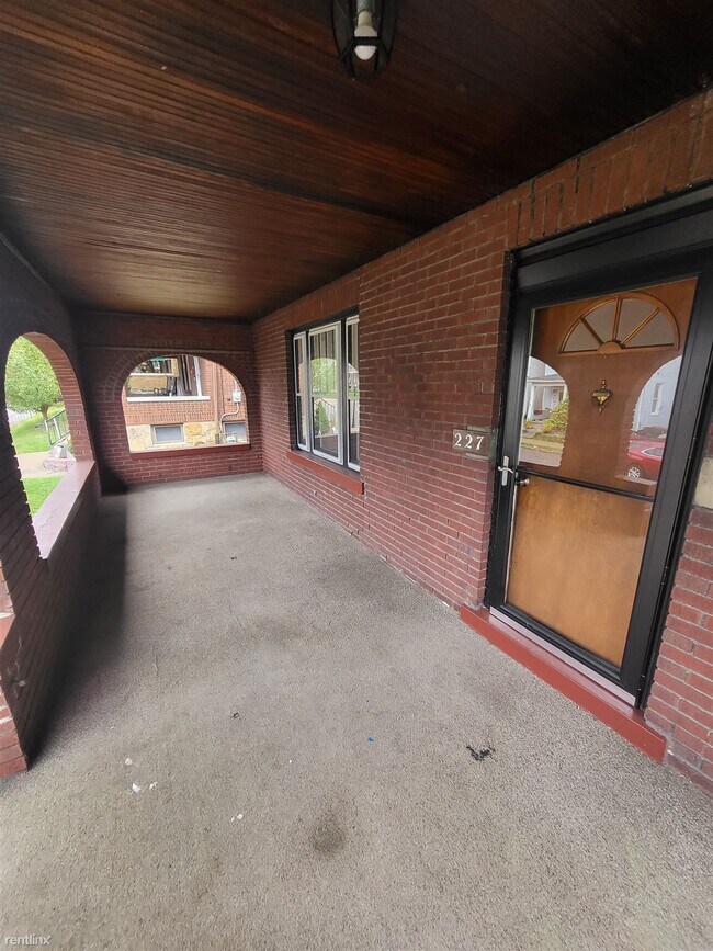 Building Photo - 3 br, 1.5 bath House - 227 North Monroe St...