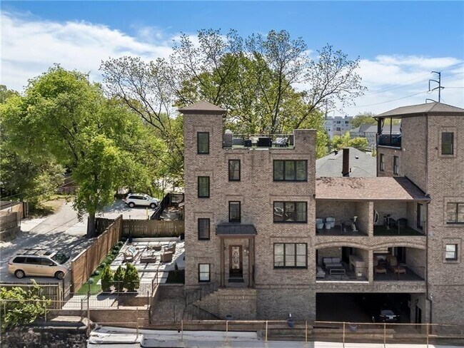Foto del edificio - 631 Boulevard NE