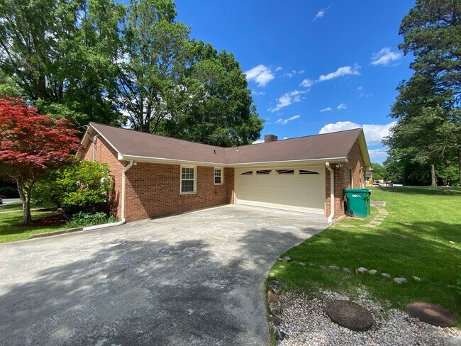 Foto del edificio - 6230 Blue Bonnet Lane