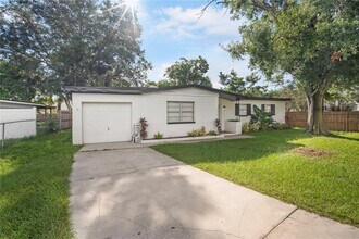Building Photo - 9618 Pineridge Ave