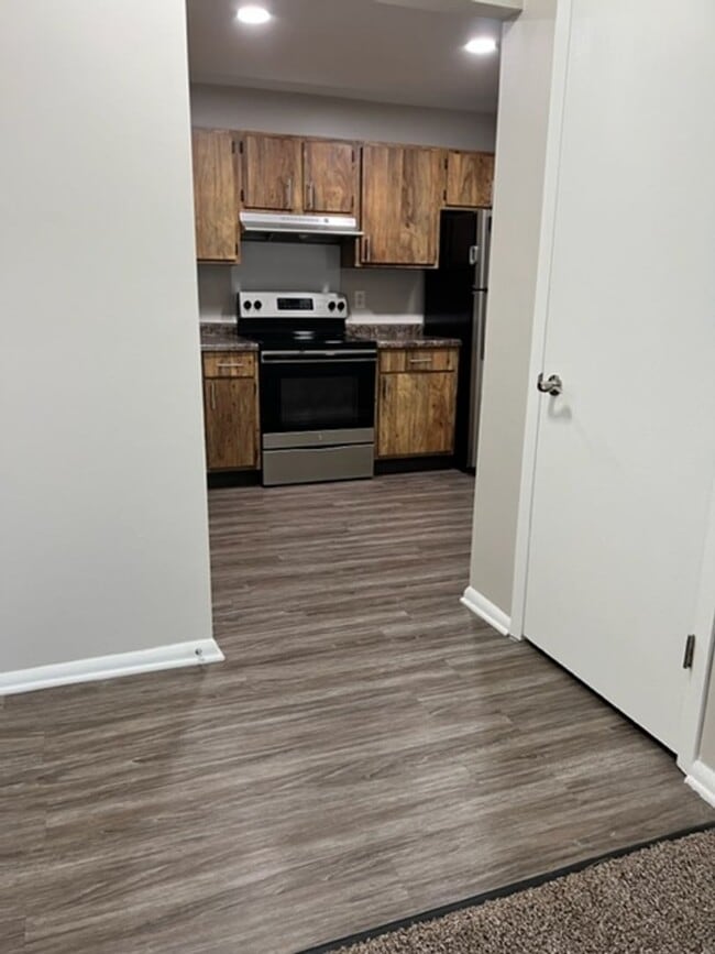 Building Photo - Spacious 2-Bedroom Apartment for Rent in C...