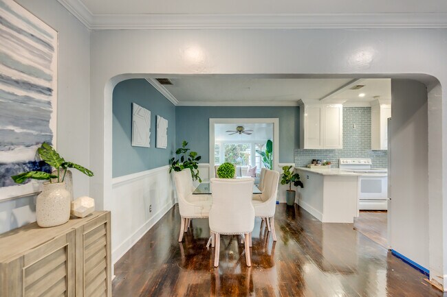 Foto del edificio - 717 N Lakeside Dr