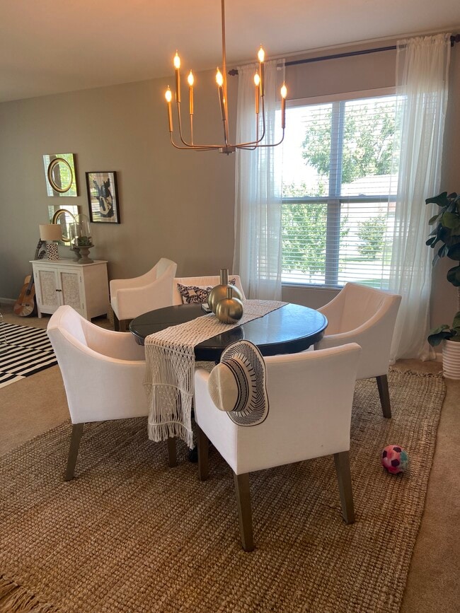 Formal dining area - 1207 N 207th Cir