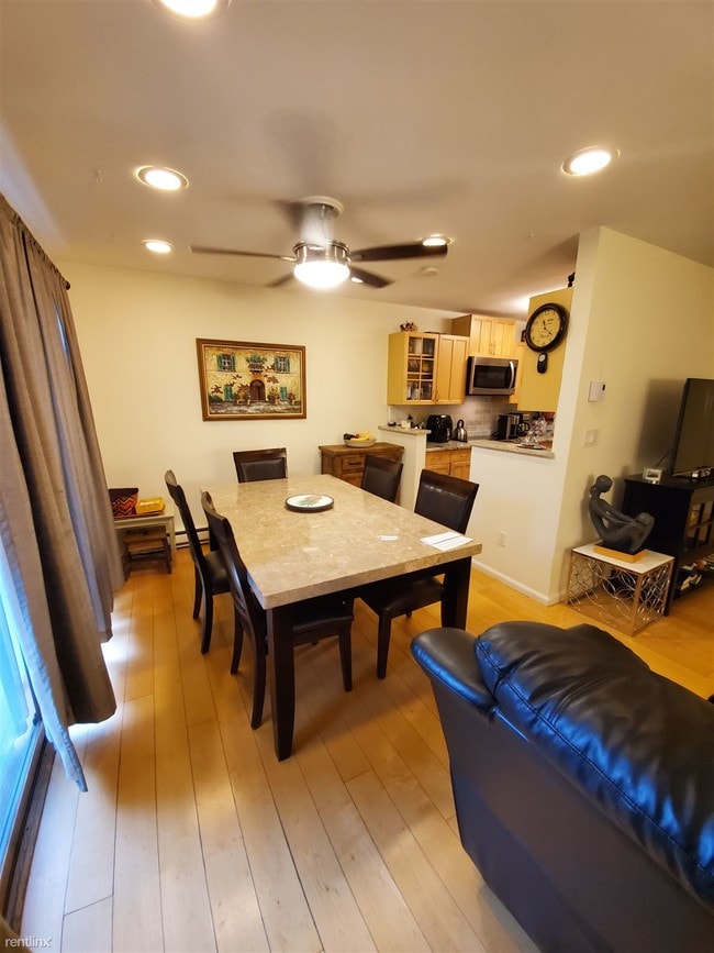 Building Photo - 1 br, 1 bath Condo - 180 Glenbrook Rd