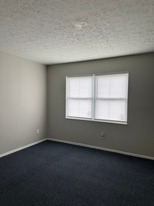 Building Photo - 2532 Sandbury Blvd
