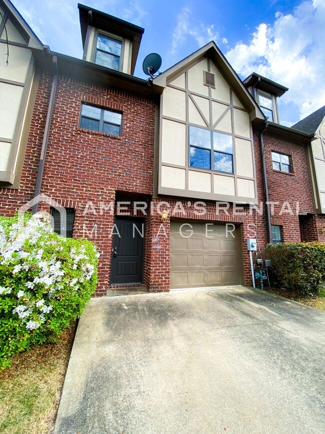 Building Photo - MOVE IN SPECIAL!!! - Townhome For Rent In Hoover!!! Available now! - Sign a lease by 5/31/2026 an...