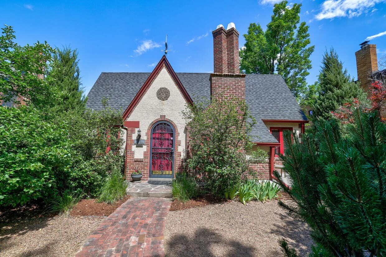 Primary Photo - Luxury Denver Home For Rent