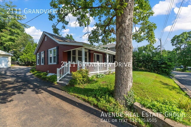 Building Photo - 2111 Grandview Dr