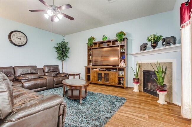 Foto del edificio - 2418 Grey Kirby Dr