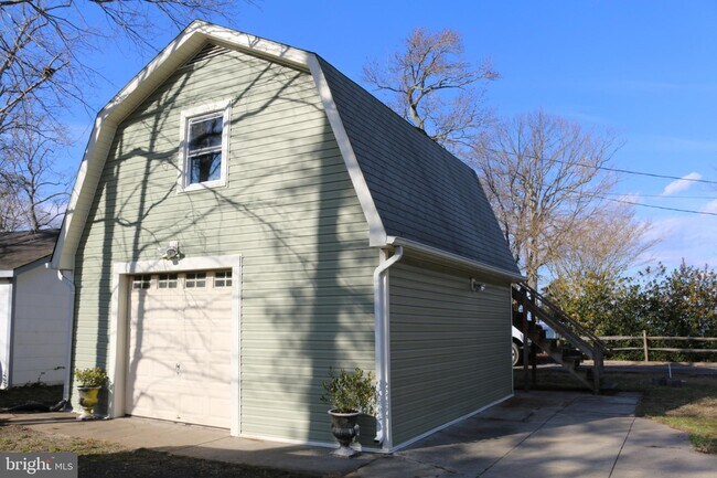 Building Photo - 748 Walnut Ave