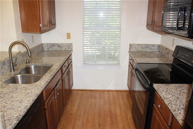 Building Photo - 728 Creekwood Ct