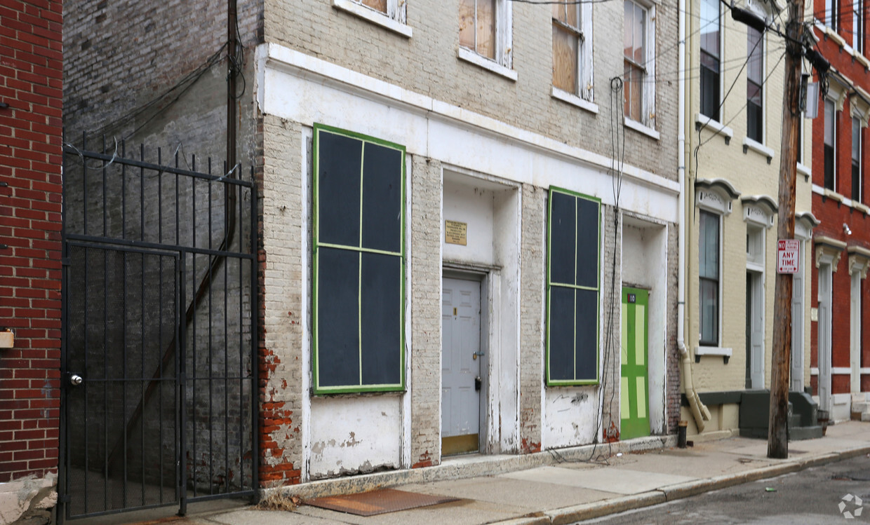 Building Photo - 110 E 14th St