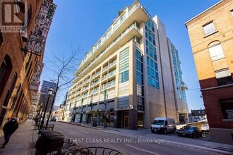 Building Photo - 388-388 Richmond St W