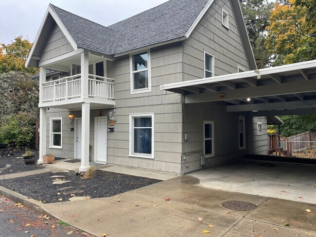 Foto del edificio - 1205 S Crestline St