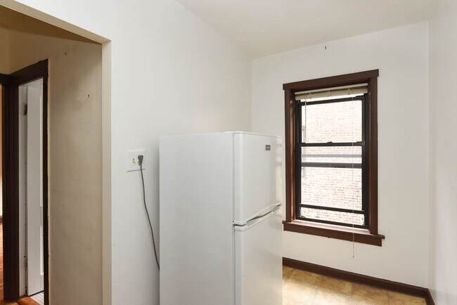 Building Photo - 3302 W Schubert Ave