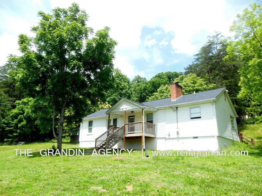 8751 Plantation Rd, Roanoke, VA 24019 House Rental in Roanoke, VA