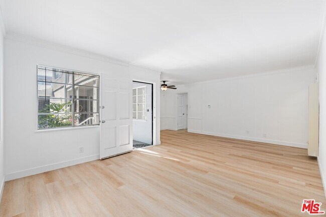 Foto del edificio - 1756 Malcolm Ave