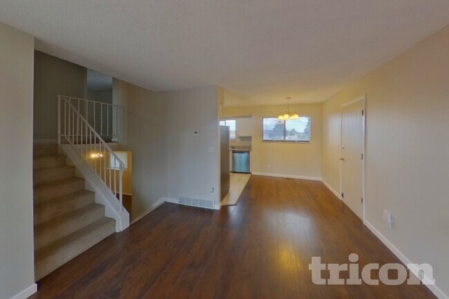 Foto del edificio - 6845 Parkridge Ct
