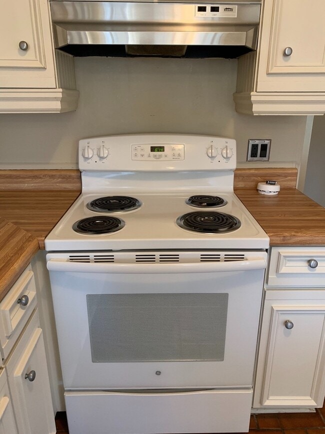 Building Photo - Perfect 2 bed 2.5 bath Lindley Park area T...