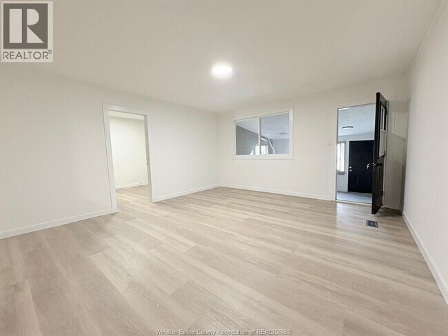 Photo du bâtiment - 1370 Wyandotte St E